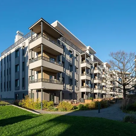 Fabulous Location Deluxe Apartment