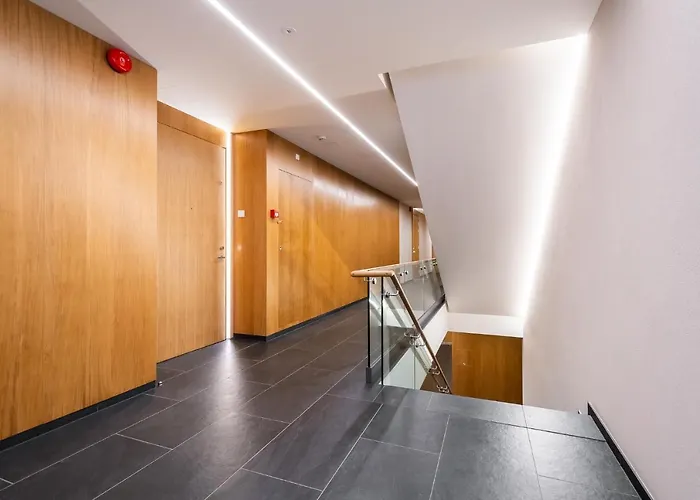 Fabulous Location Deluxe Lägenhet *