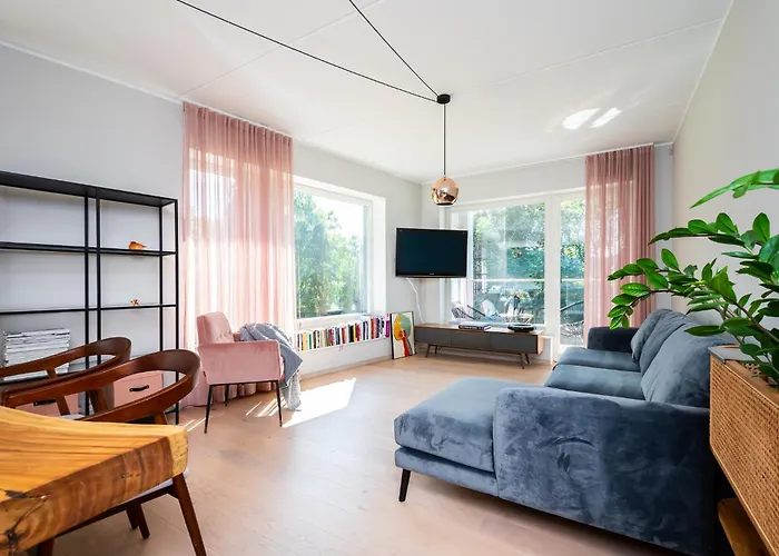 Fabulous Location Deluxe דירה *