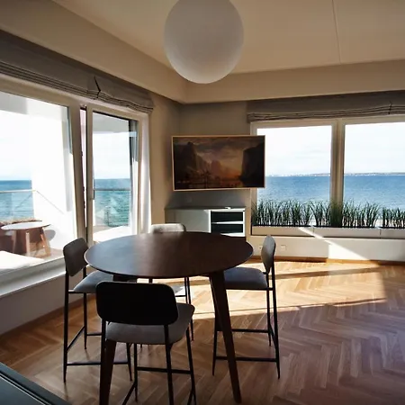Fabulous Location Deluxe Апартаменти *